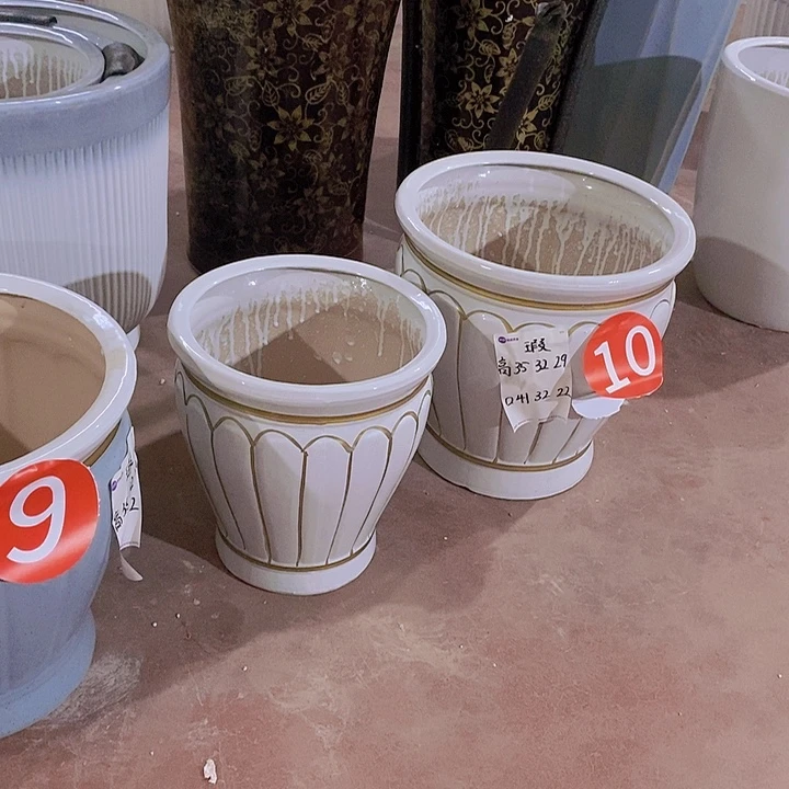 白色南瓜中号一个，小号一个默认微瑕