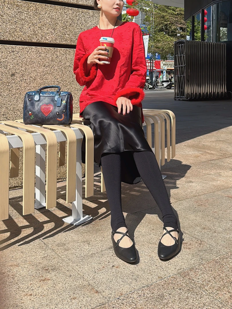 [深圳五老板] 新款人丝提花百搭宽松时尚毛毛袖拼接圆领打底上衣