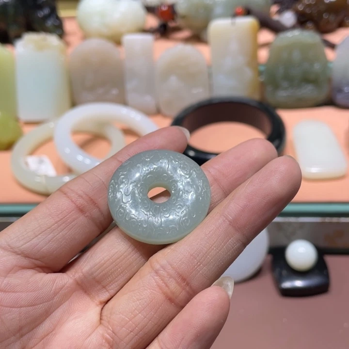 吊坠(赠链)未镶嵌和田玉