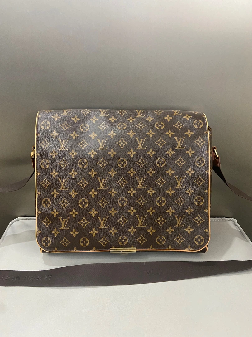 95新 LouisVuitton/路易威登 lv经典棕花翻盖邮差包斜挎包zp105