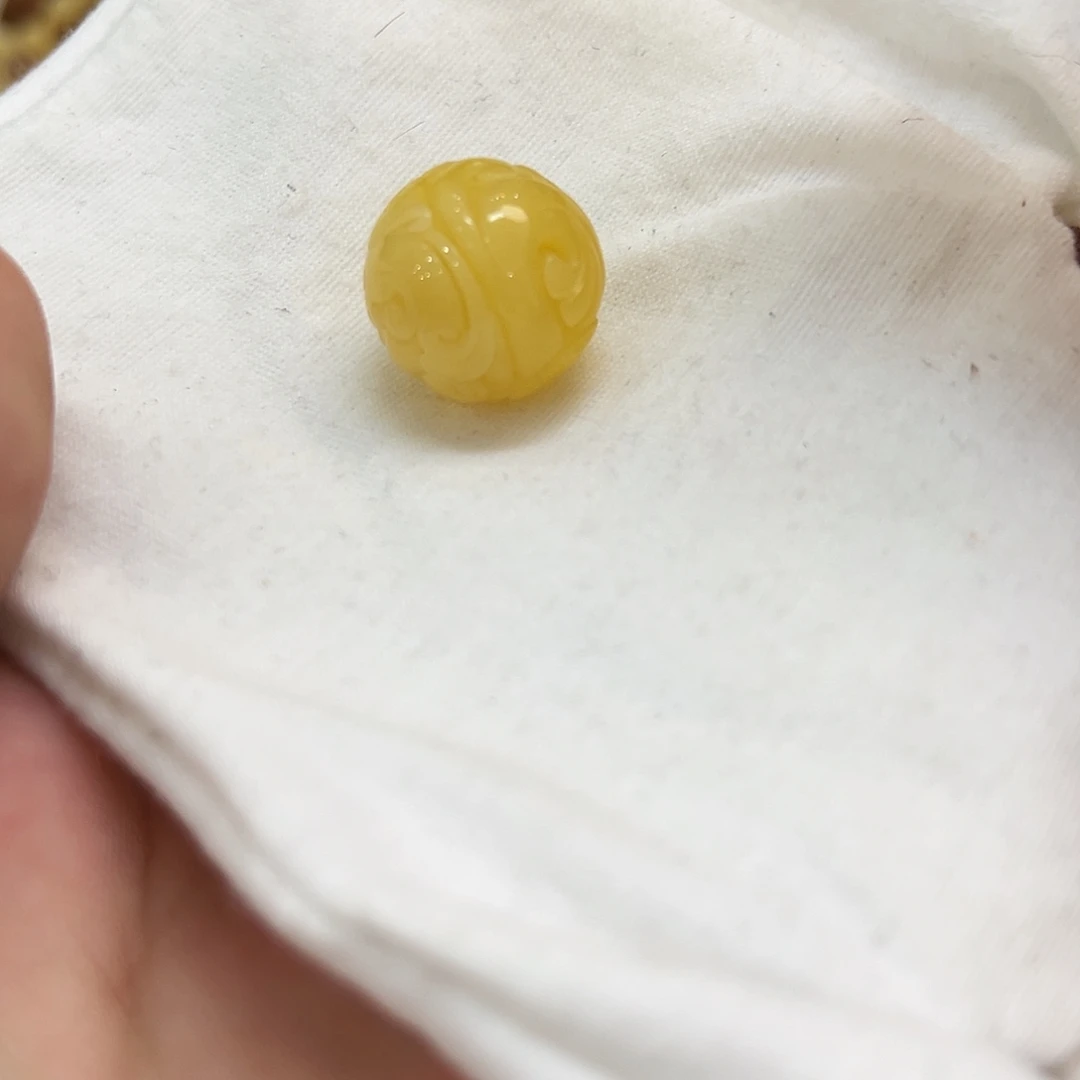 蜜蜡未镶嵌珠宝奇石