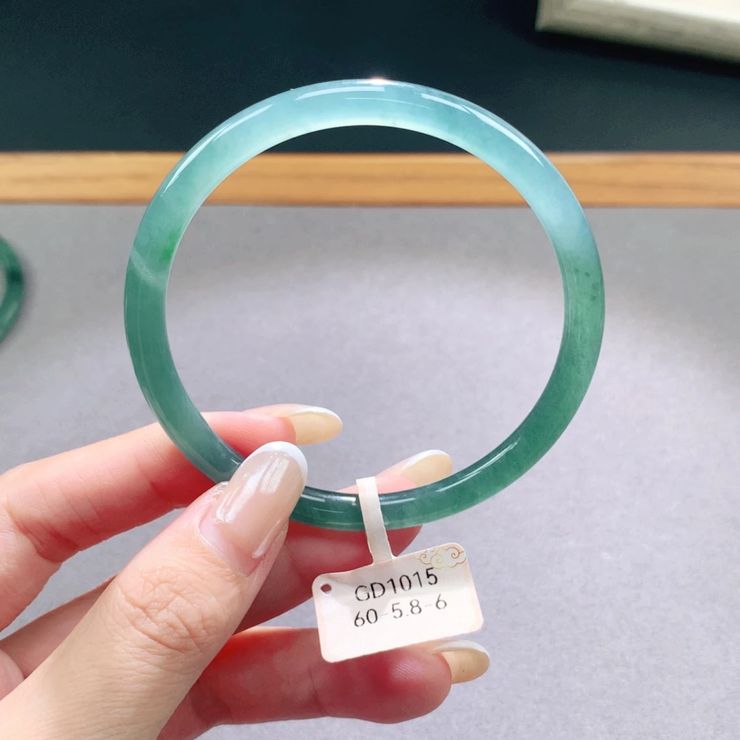 翡翠未镶嵌手镯天然