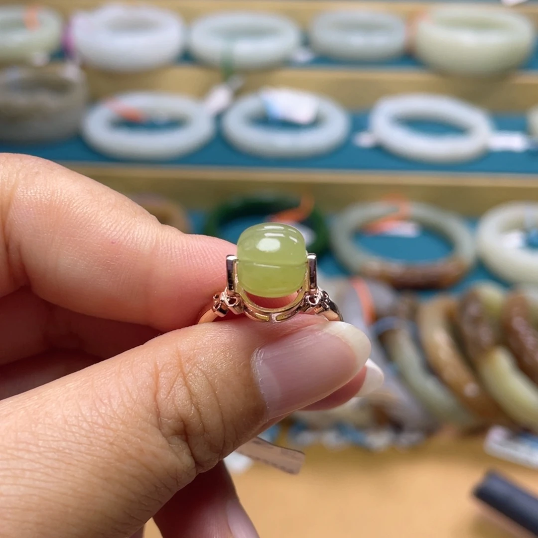 未镶嵌戒指和田玉