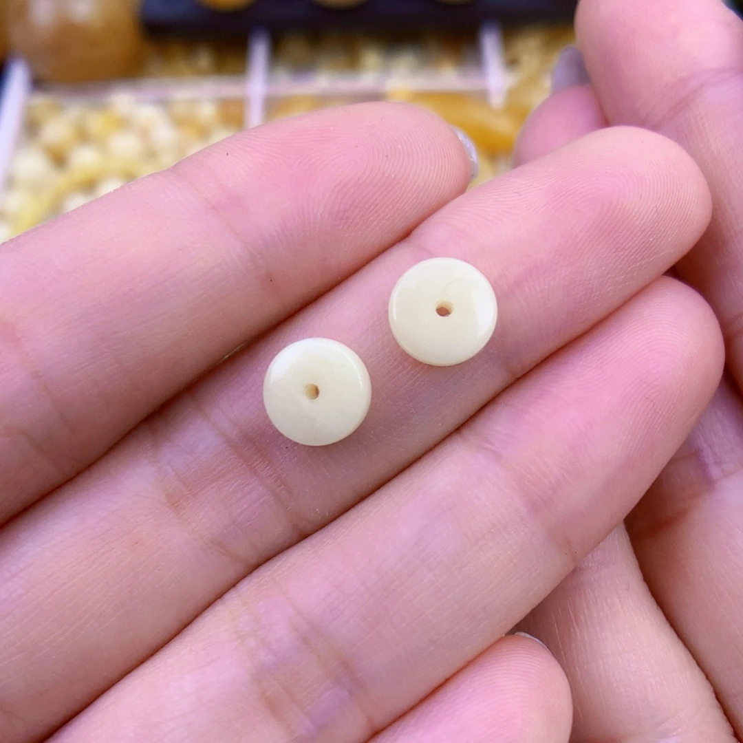 未镶嵌琥珀珠宝奇石