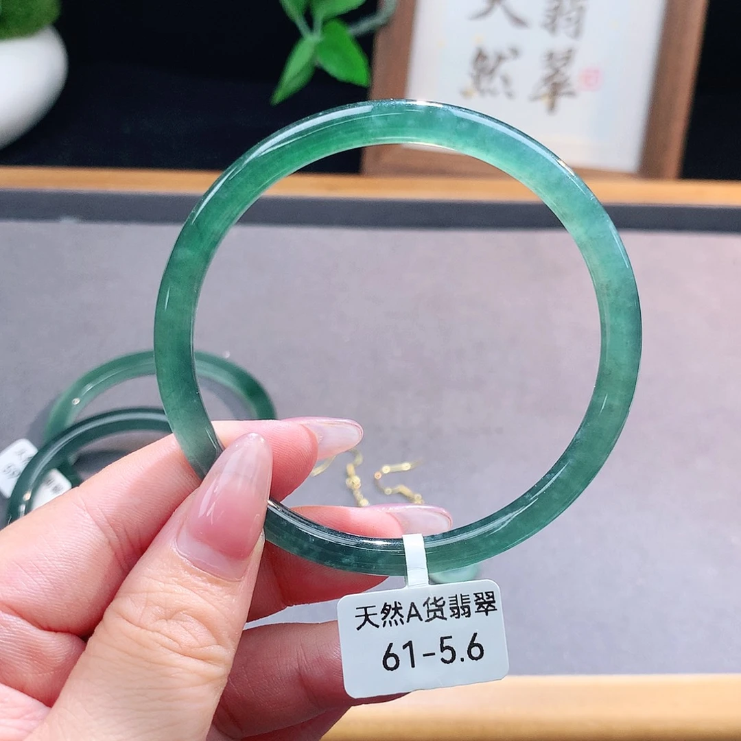 未镶嵌手镯（圆镯）翡翠
