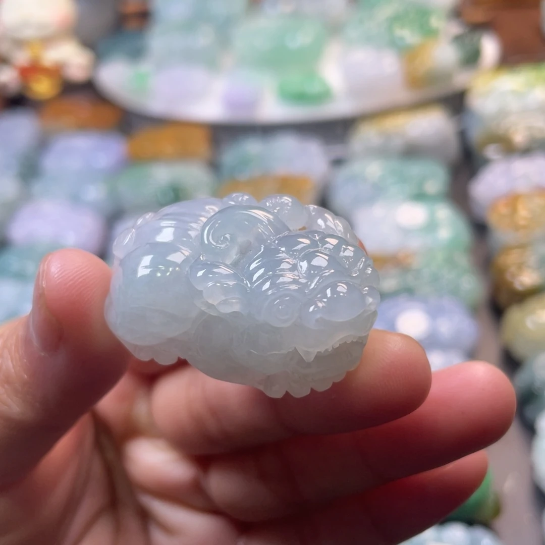 翡翠未镶嵌颈饰貔貅