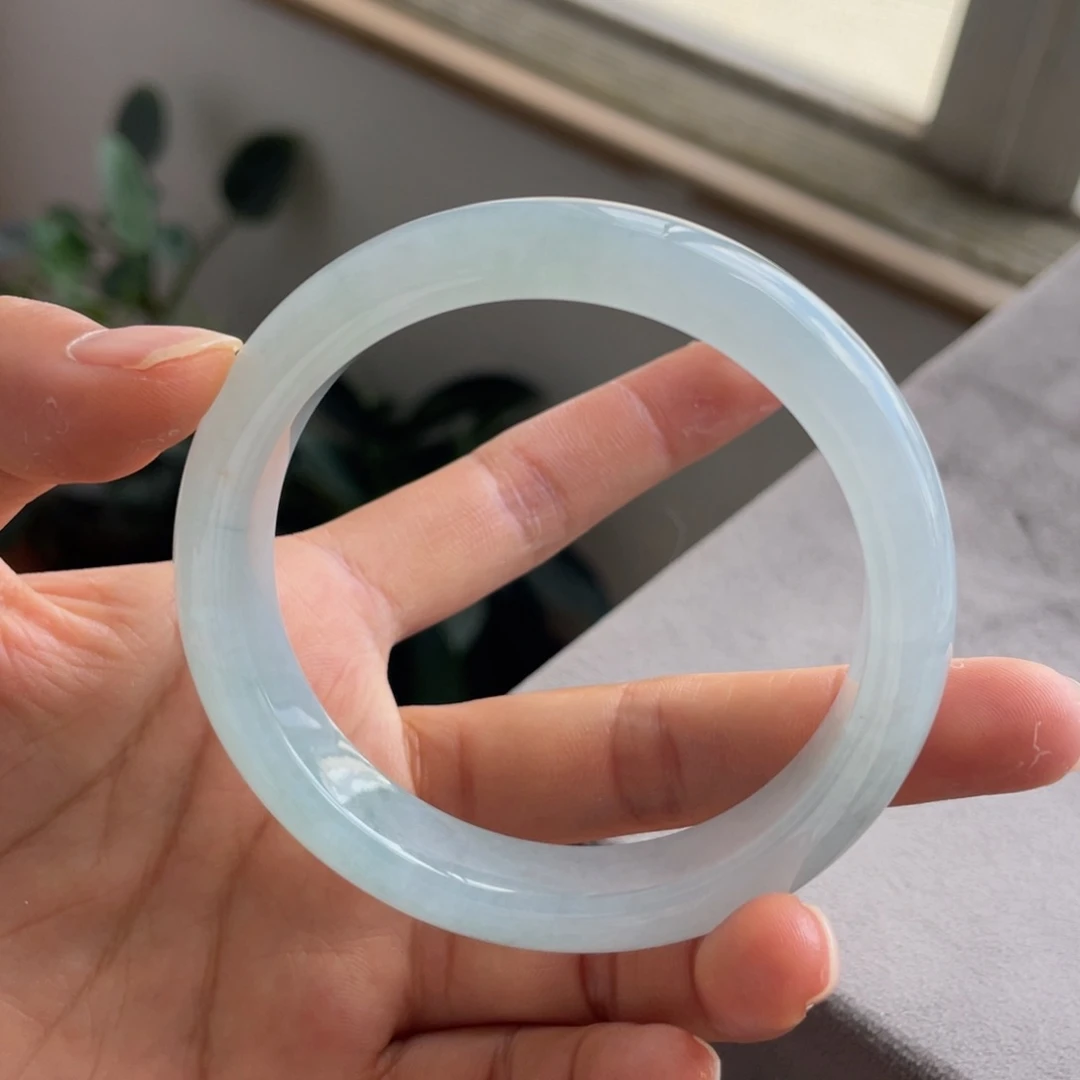 翡翠手镯未镶嵌冰晴