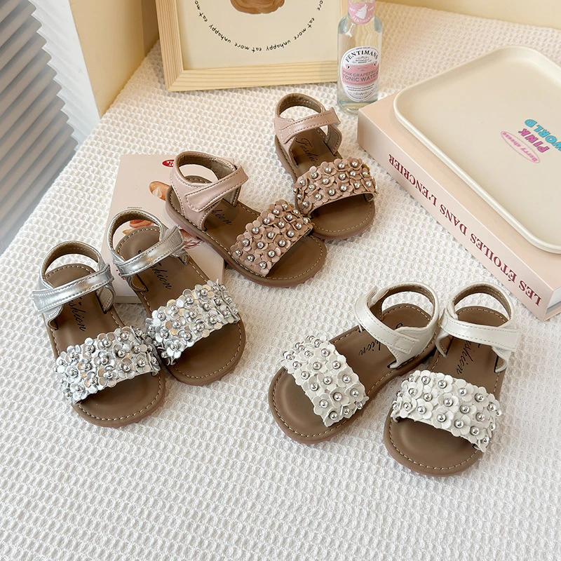 儿童一字露趾沙滩鞋2025夏季新款韩版女童铆钉凉鞋甜美珍珠公主鞋