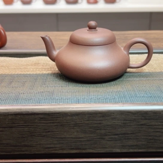 茶壶紫砂黄龙山原矿底槽清半手工瑕（160 cc）