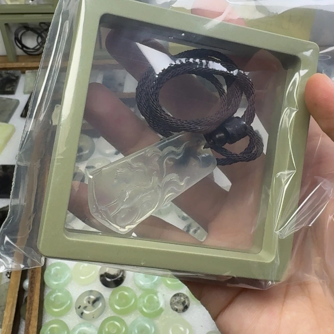 蛇纹石玉吊坠未镶嵌