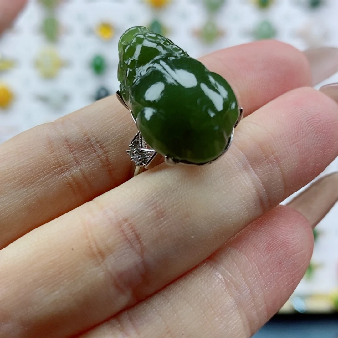 未镶嵌戒指和田玉