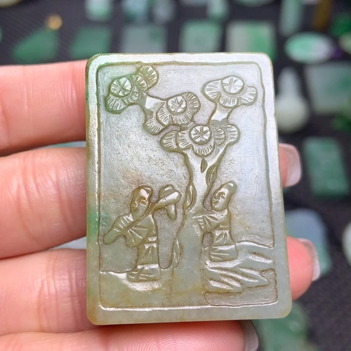 翡翠挂件未镶嵌……