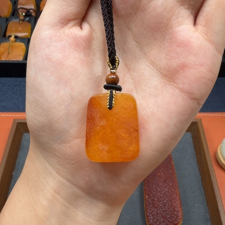 蜜蜡未镶嵌吊坠(赠链)