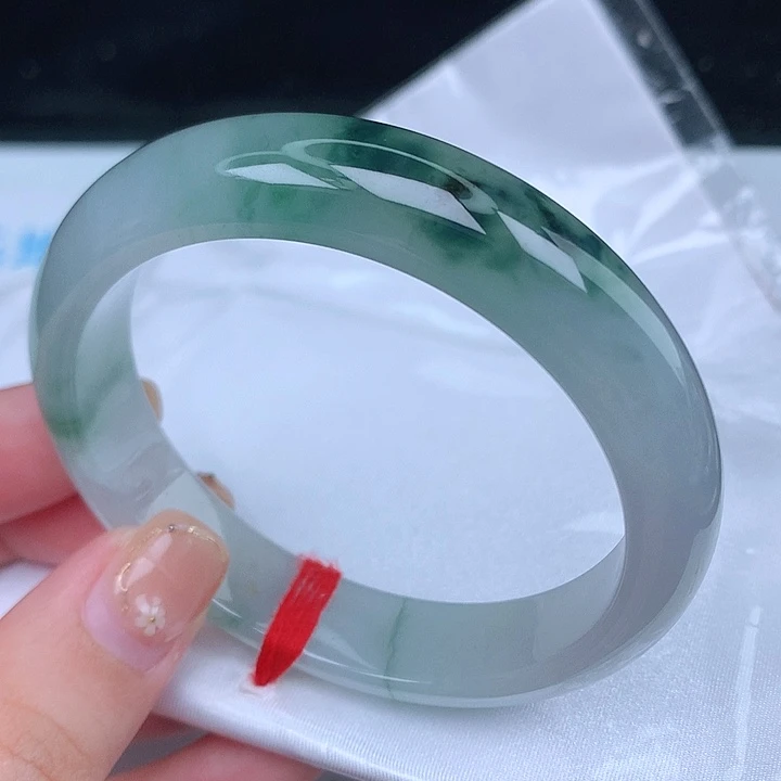 翡翠手镯未镶嵌天然
