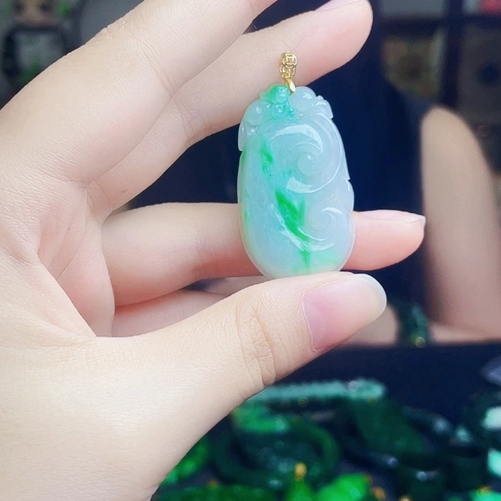翡翠18K金镶嵌颈饰多样性