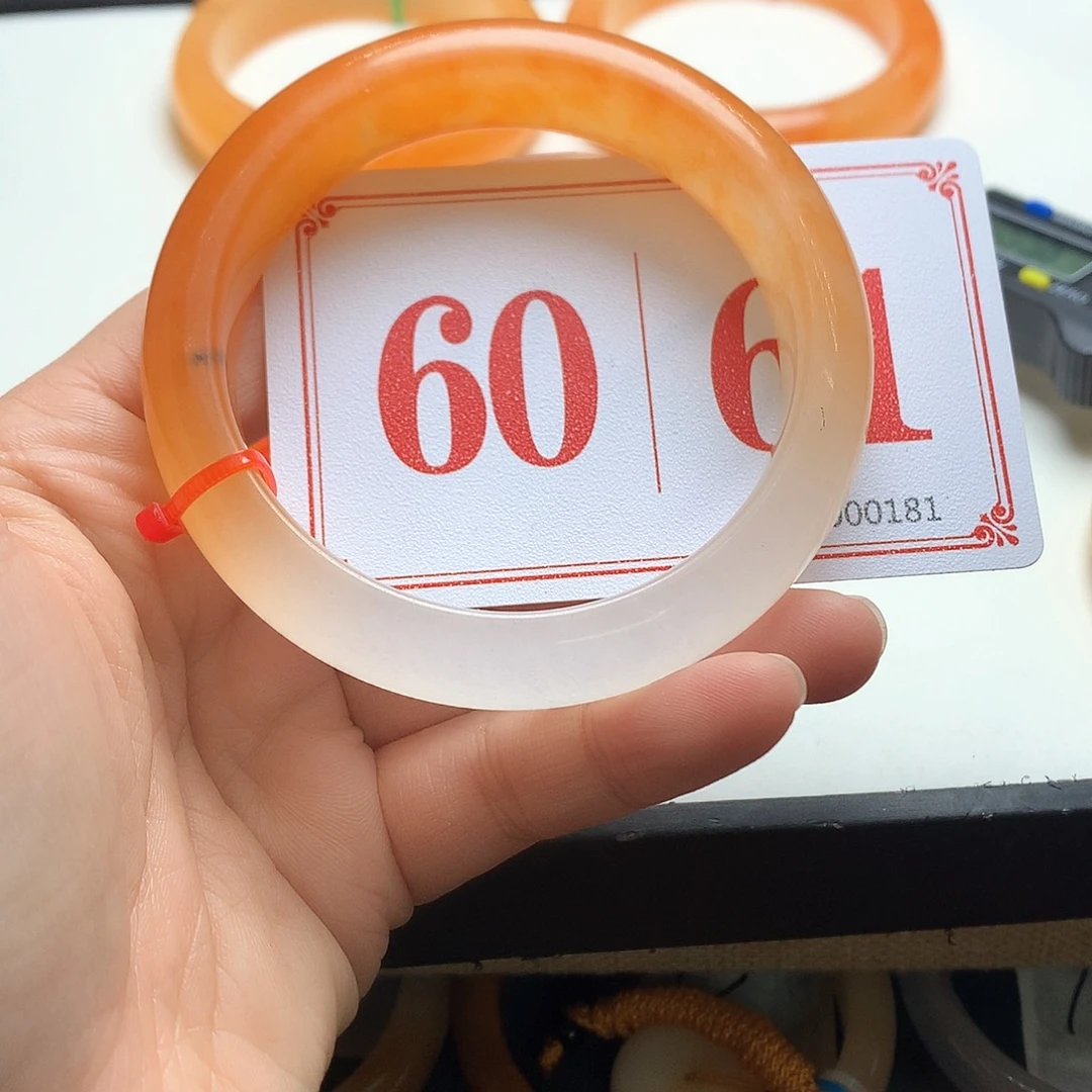 未镶嵌石英质玉（黄龙玉）手镯半****⭐