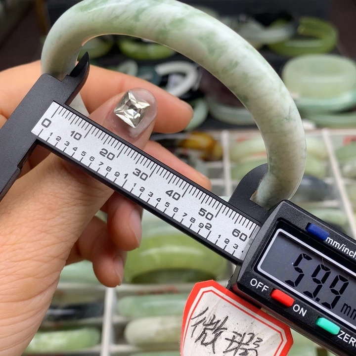 蛇纹石玉未镶嵌手镯501