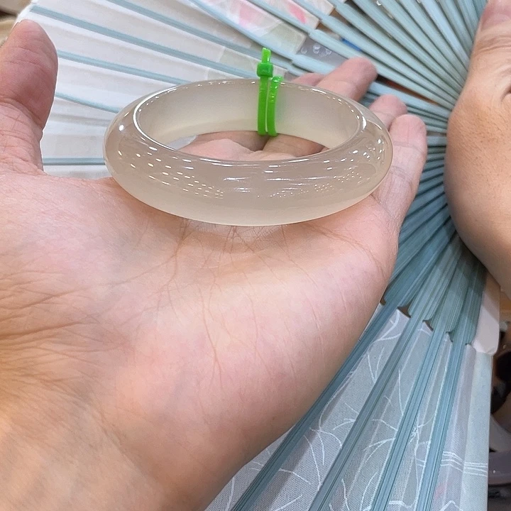 玛瑙/玉髓手镯未镶嵌雯*楚