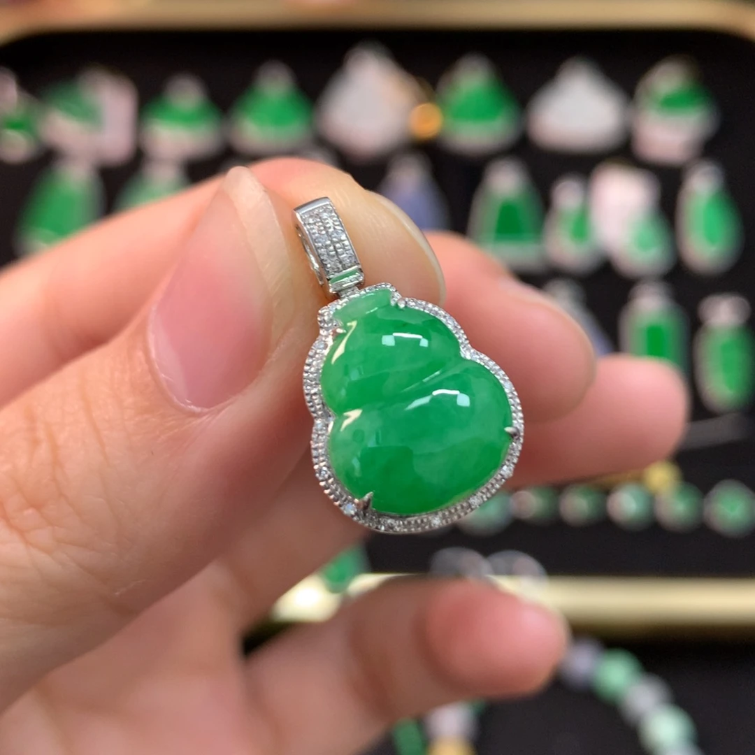 翡翠18K金镶嵌颈饰