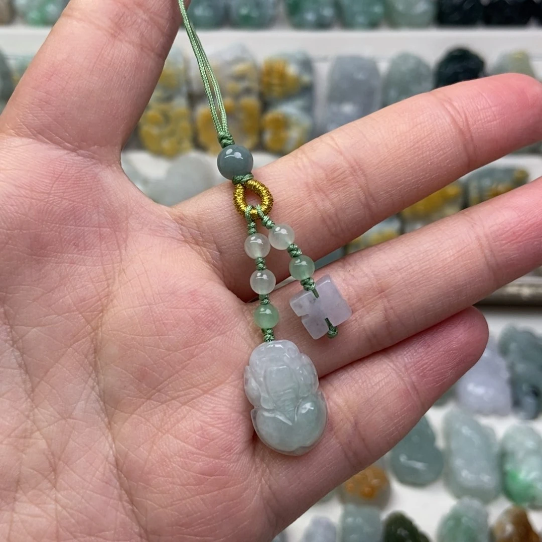 翡翠吊坠(赠链)未镶嵌