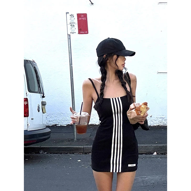 辣妹修身黑色条纹连衣裙2025夏季设计感收腰显瘦包臀裙性感吊带裙