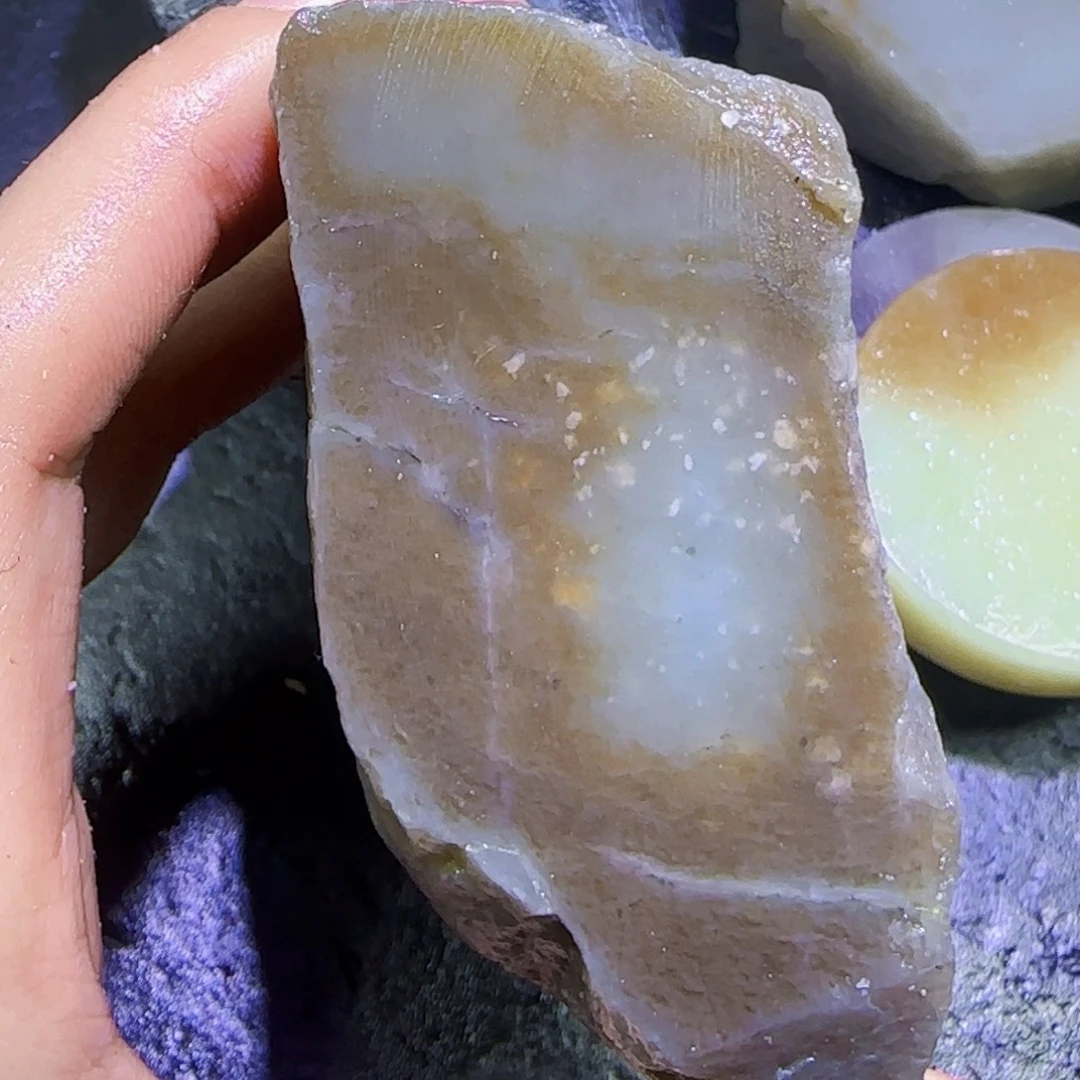 和田玉未镶嵌珠宝半成品