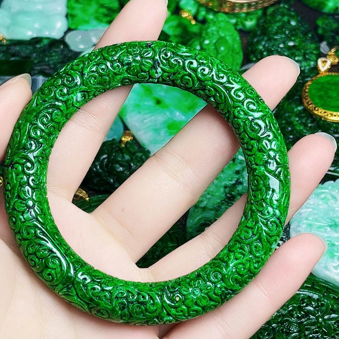 颈饰未镶嵌翡翠多样性