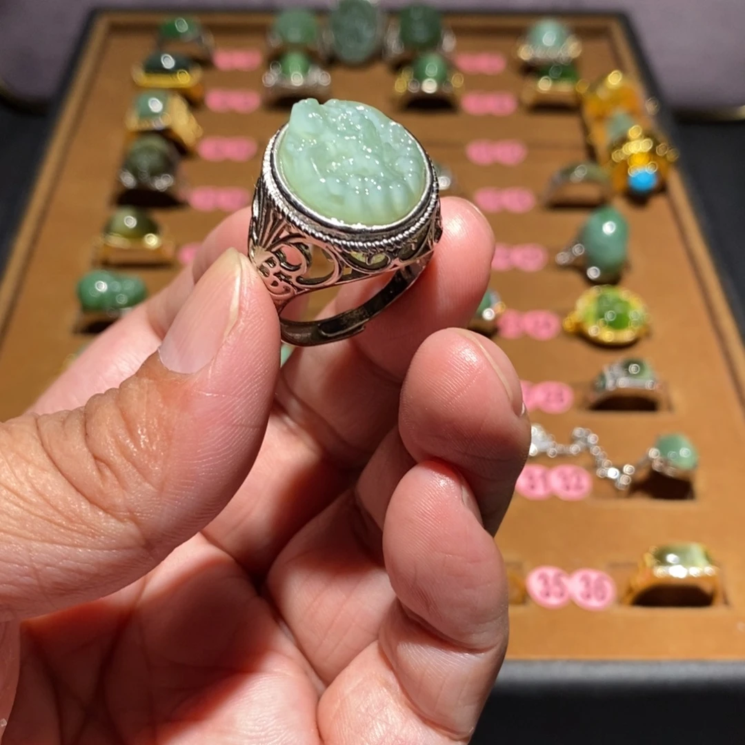 胡***煌未镶嵌戒指和田玉（碧玉）