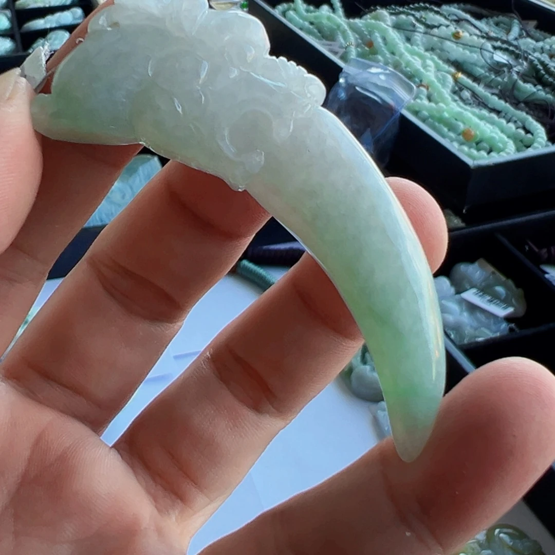 翡翠未镶嵌颈饰挂件