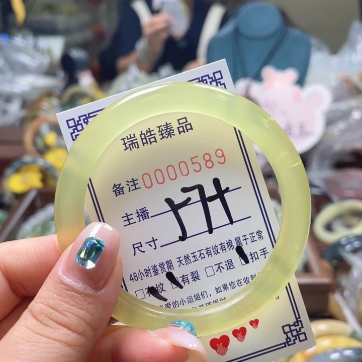 蛇纹石玉未镶嵌手镯熊****?