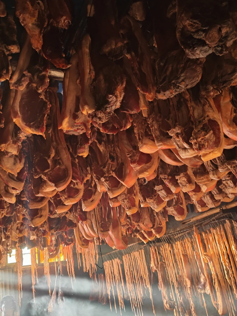 （现称现卖3）湖南省张家界农家正宗土猪五花肉坐膀肉腊排骨腊猪脚