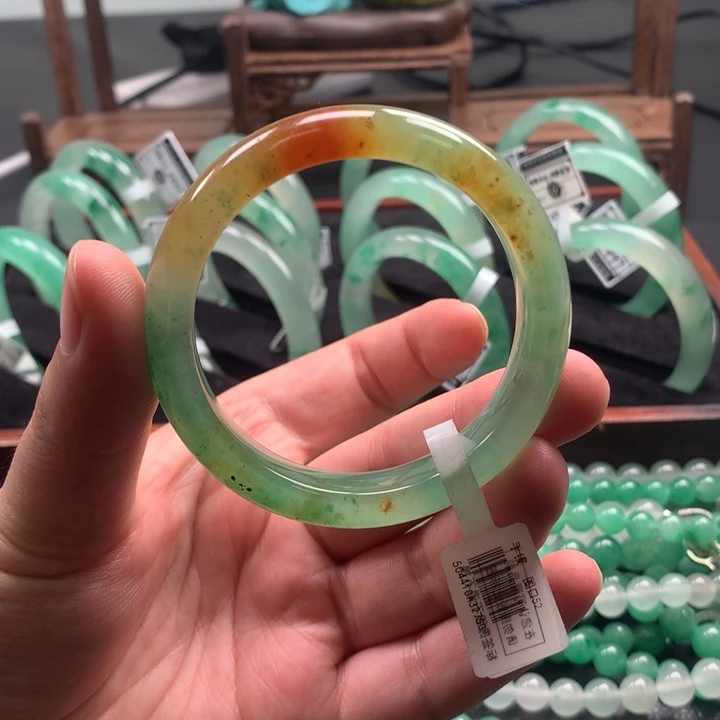 石英质玉（非洲翠）未镶嵌颈饰