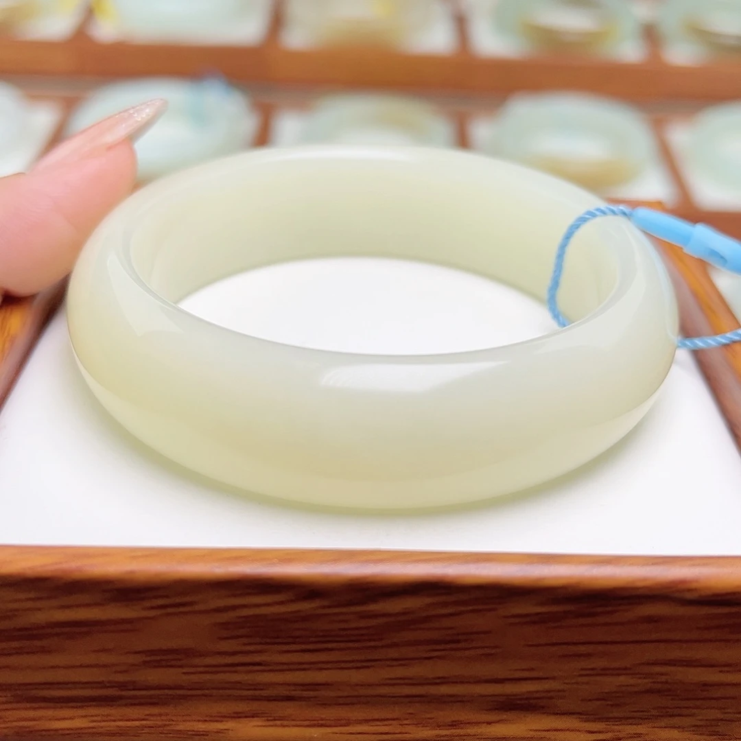 和田玉手镯未镶嵌57.9