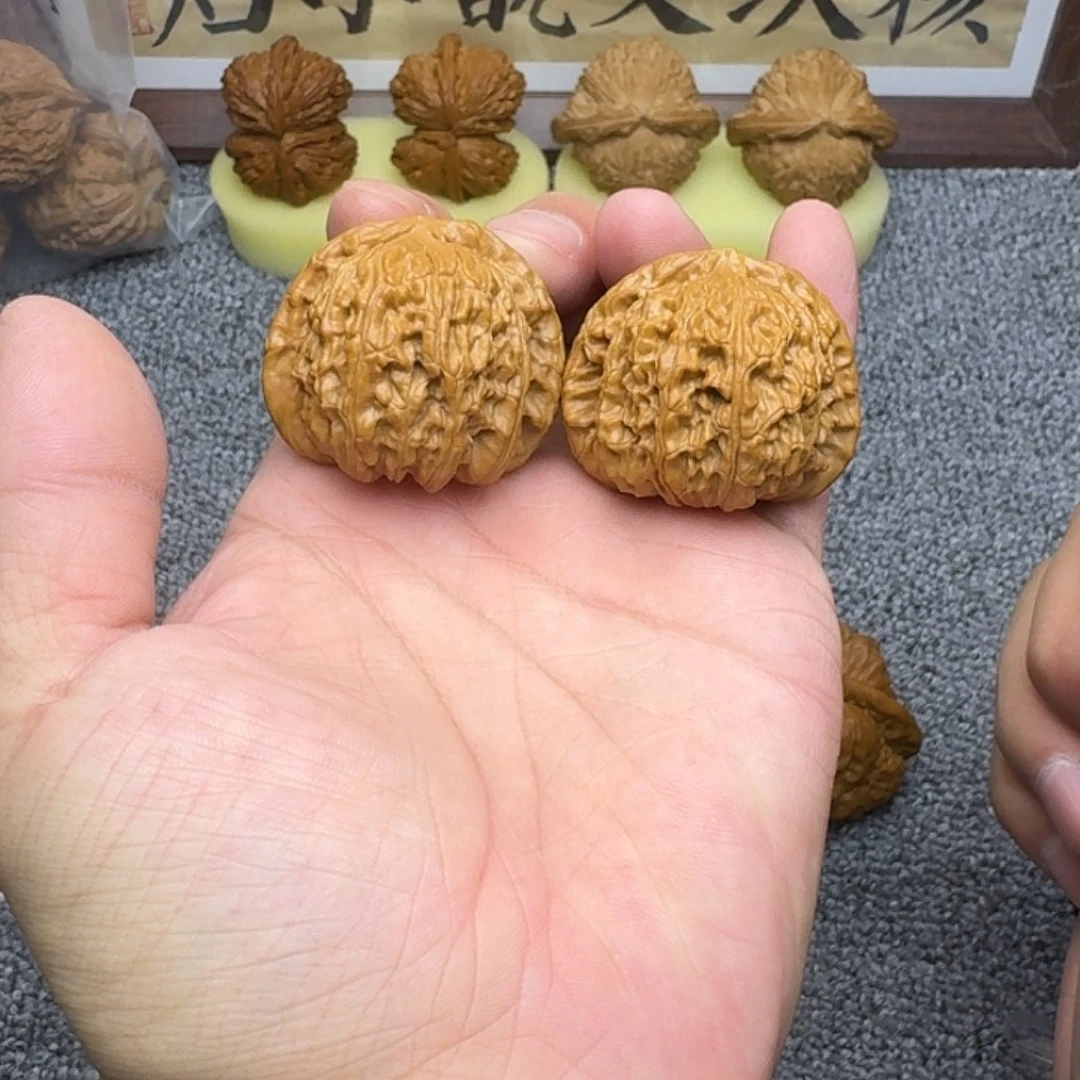 吊坠文玩核桃41尺，白狮子