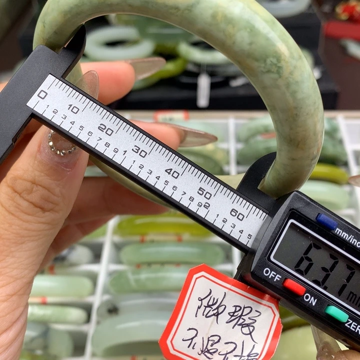 蛇纹石玉未镶嵌手镯1040