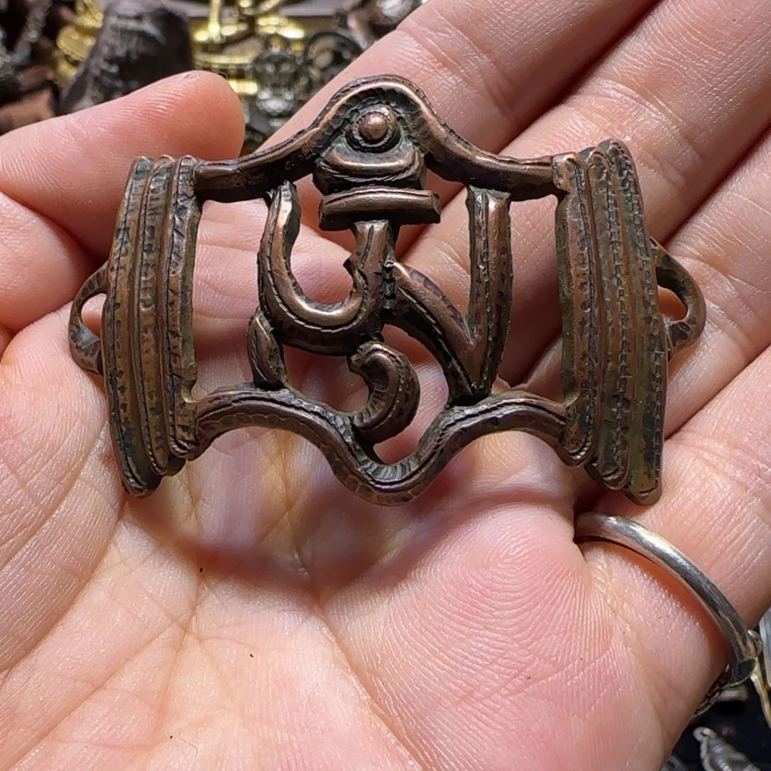 吊坠……………………………………………………