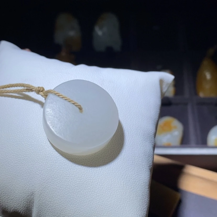 【闪购商品】吊坠(不含链)未镶嵌和田玉