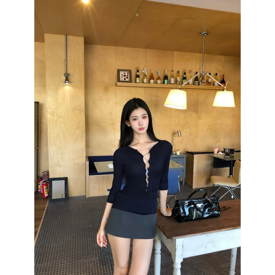 LELEPENG 夏季藏蓝色辣妹V领微透长袖T恤上衣系绳可调节652