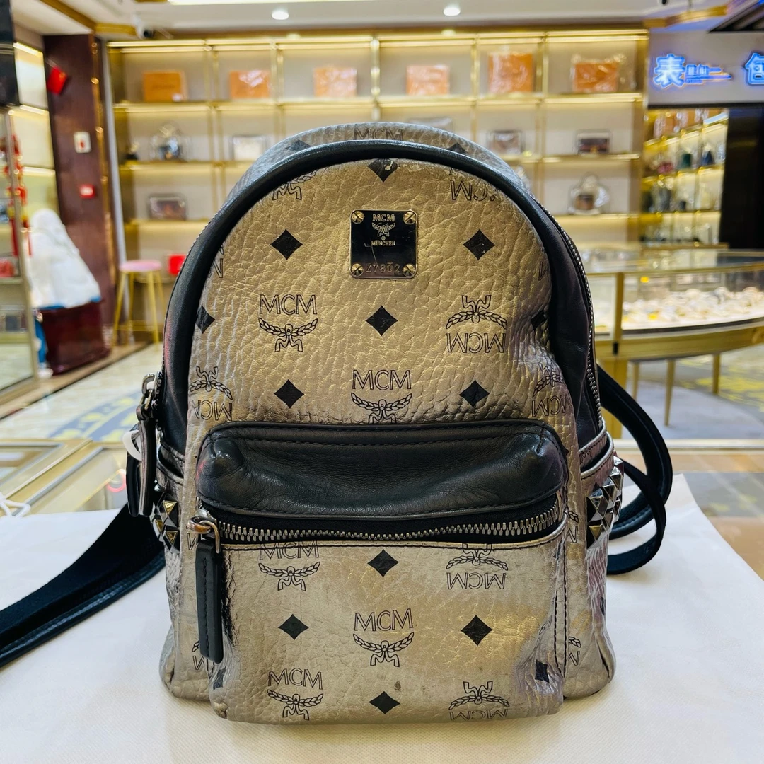 95新 MCM MCM 灰拼黑双肩包