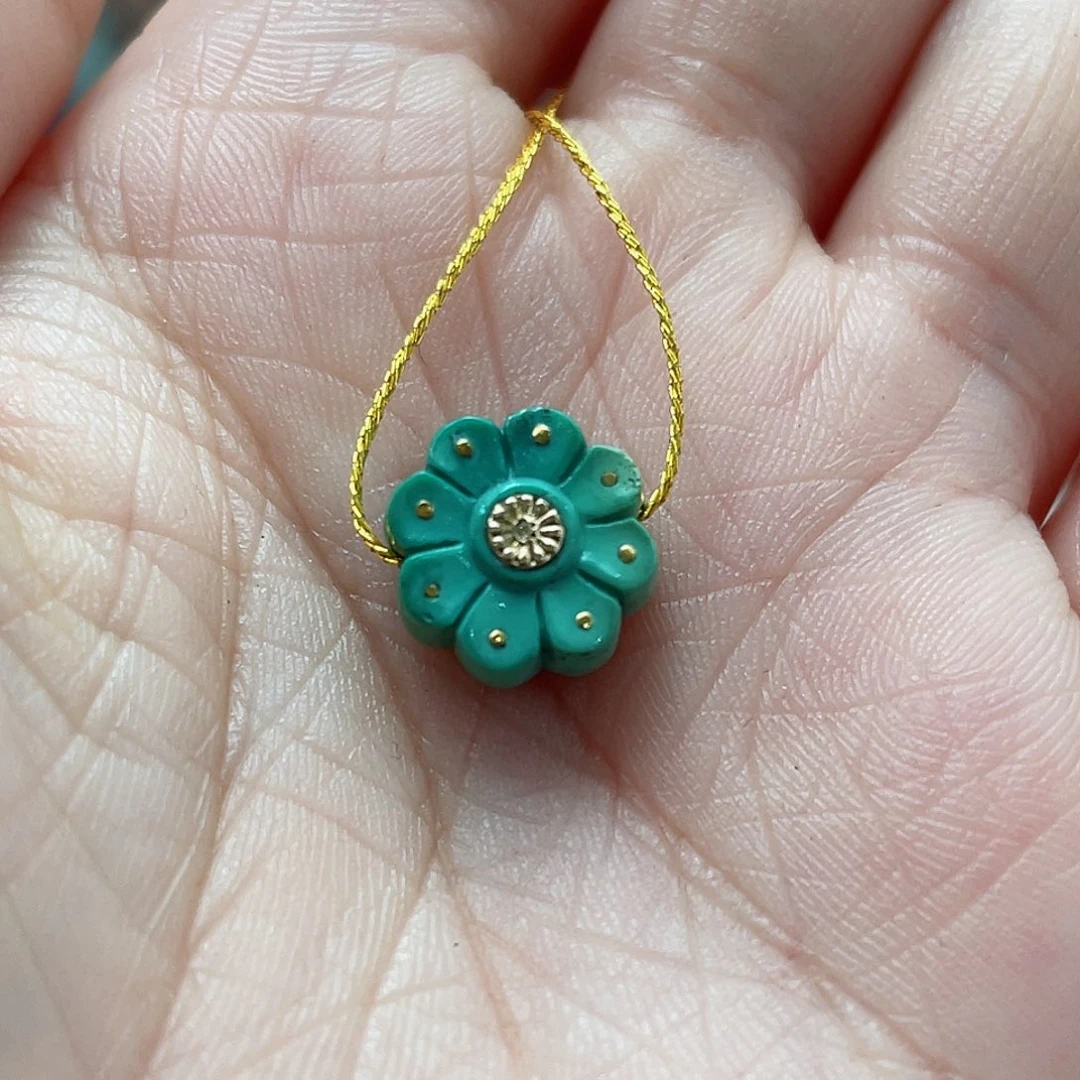 绿松石颈饰未镶嵌