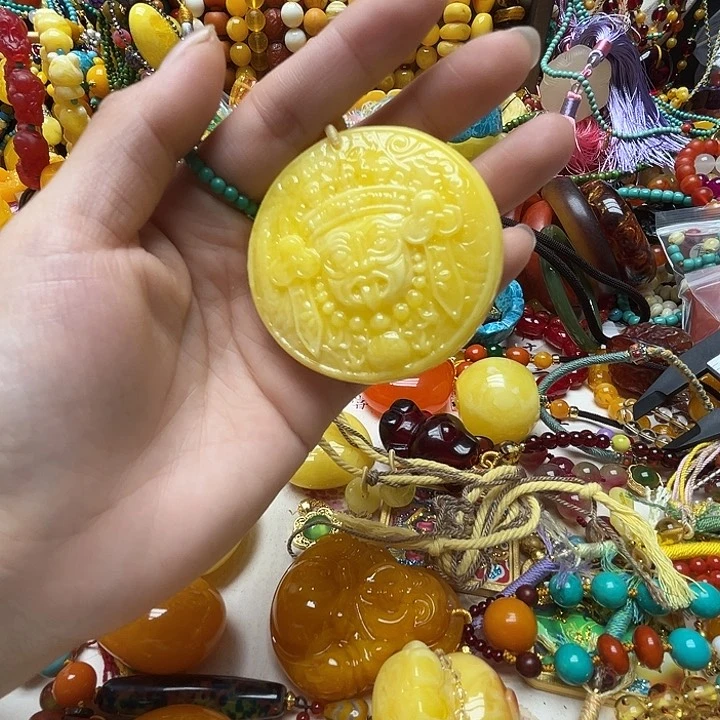树脂制品弯****?1811元牌家飘花全色珠链
