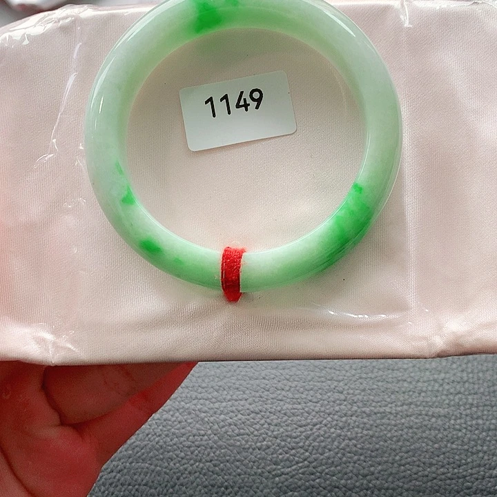 翡翠手镯未镶嵌天然翡翠手镯