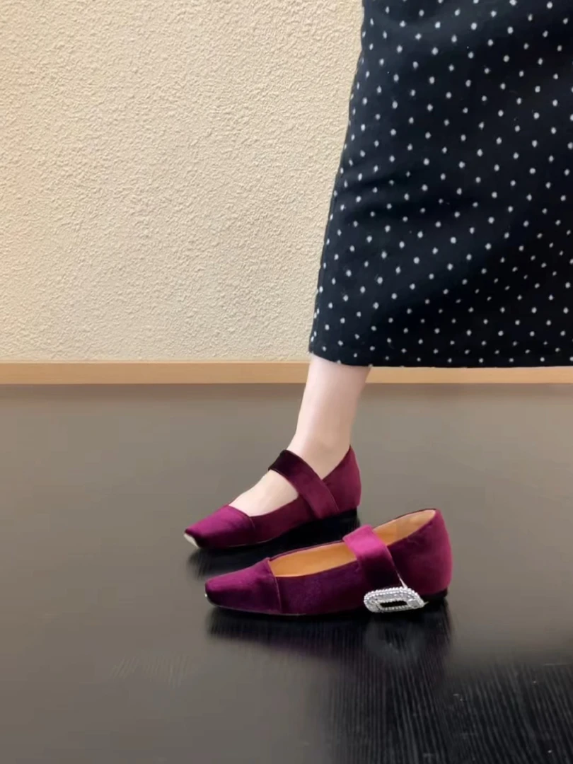 Pokoy-3cm法式方头水钻扣一字带内增高玛丽珍气质绒面通勤单鞋