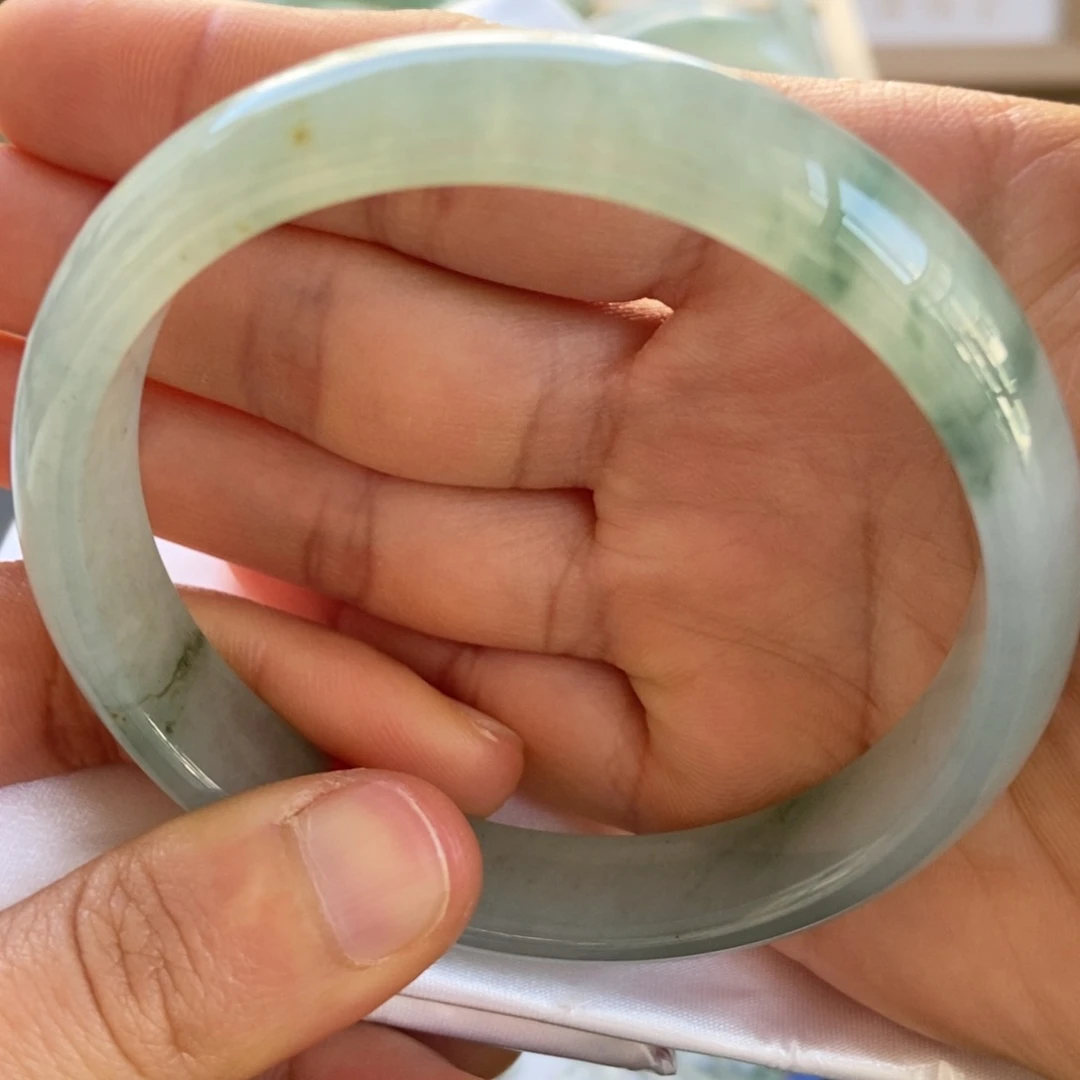 翡翠手镯未镶嵌手镯