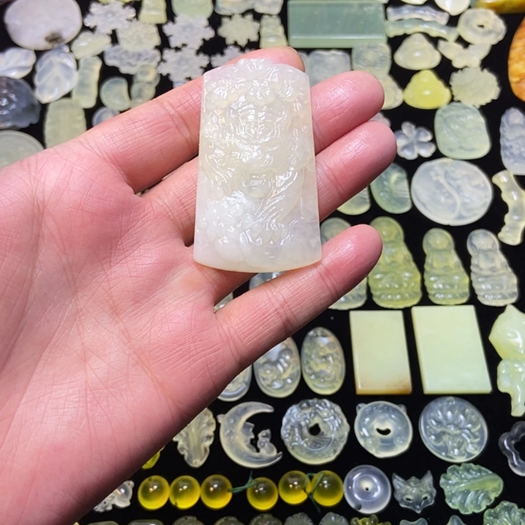 岫玉未镶嵌吊坠(赠链)