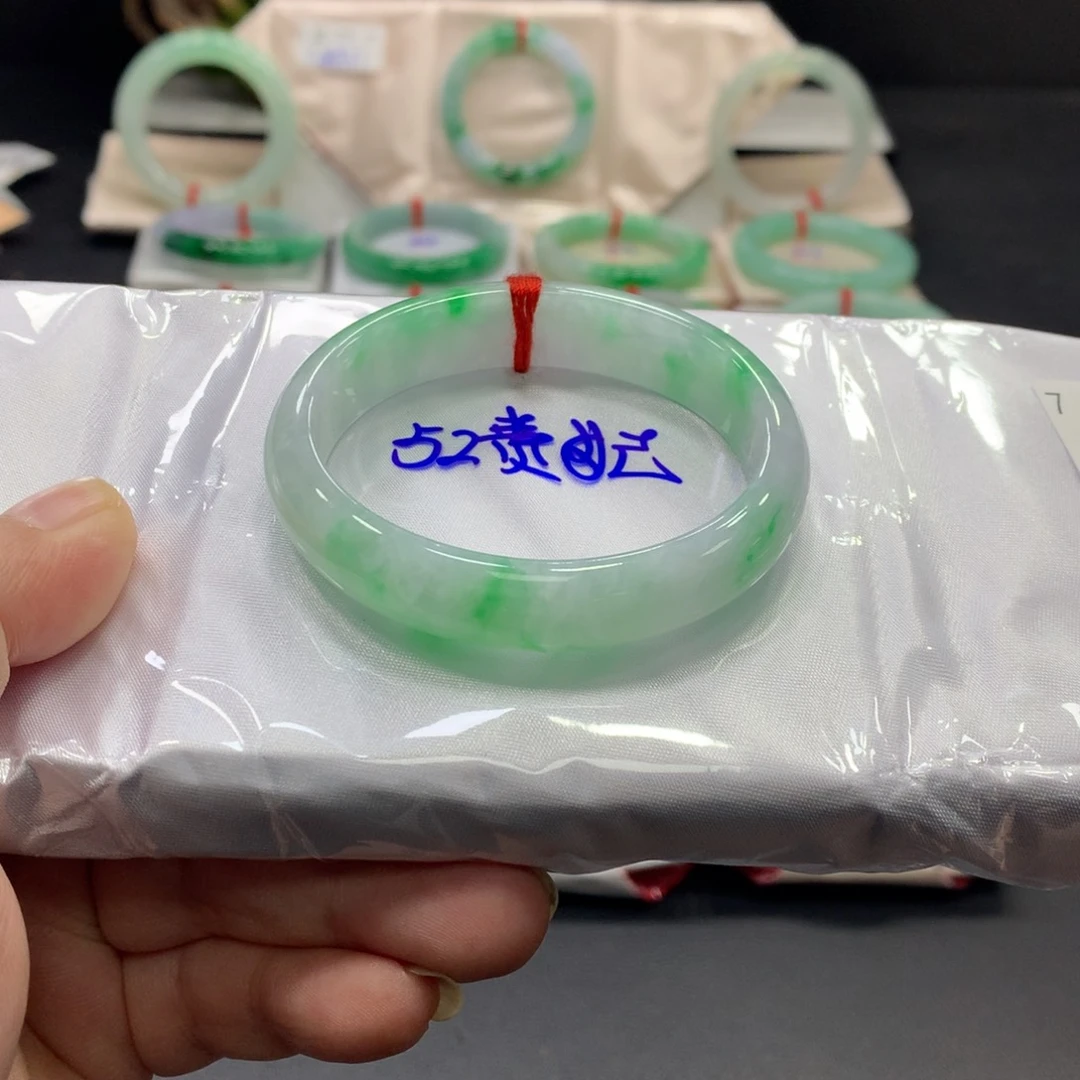 翡翠手镯未镶嵌52贵妃