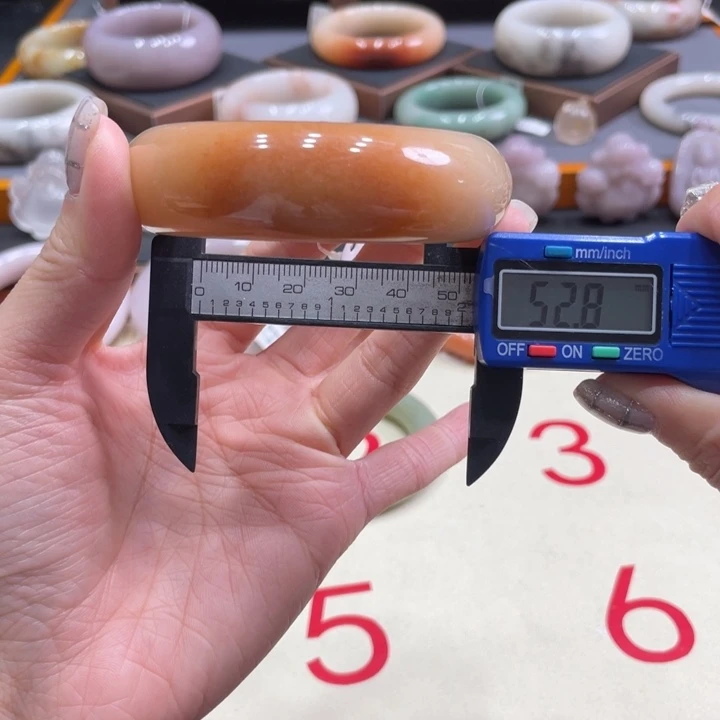 未镶嵌手镯石英质玉