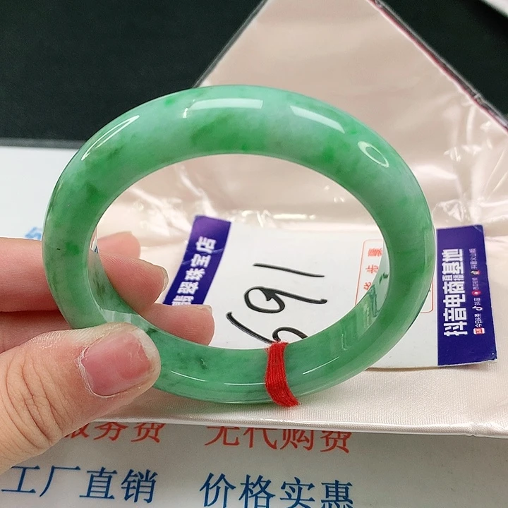 翡翠手镯未镶嵌翡翠