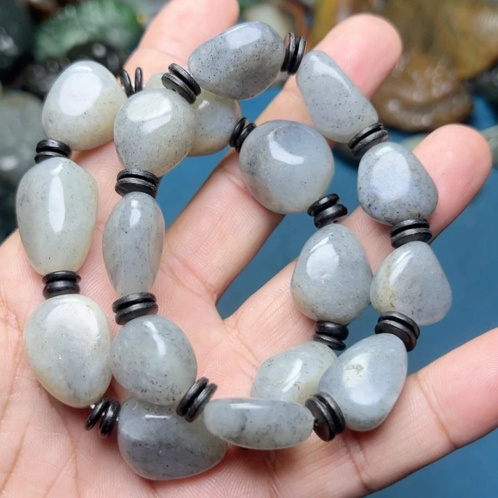 和田玉未镶嵌把件