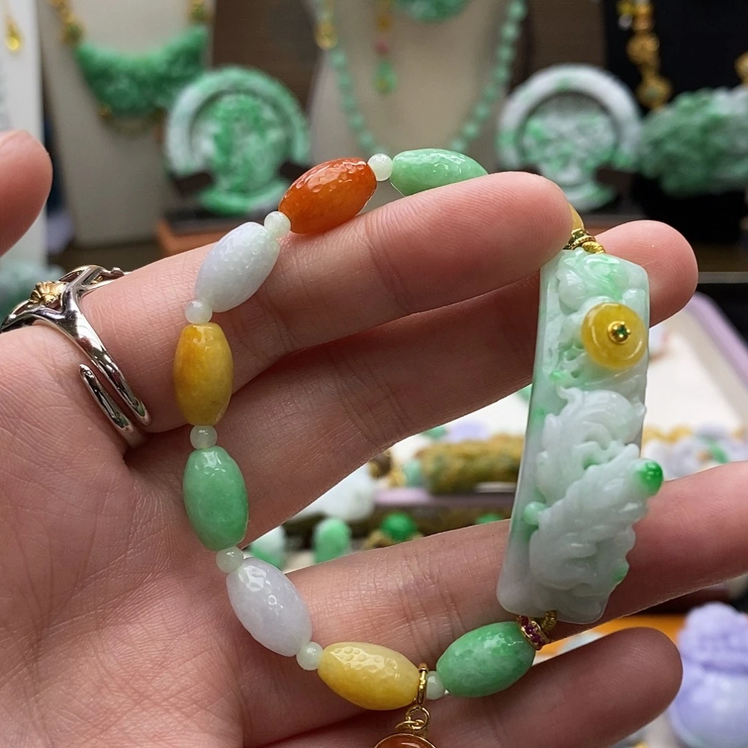 翡翠未镶嵌颈饰手链